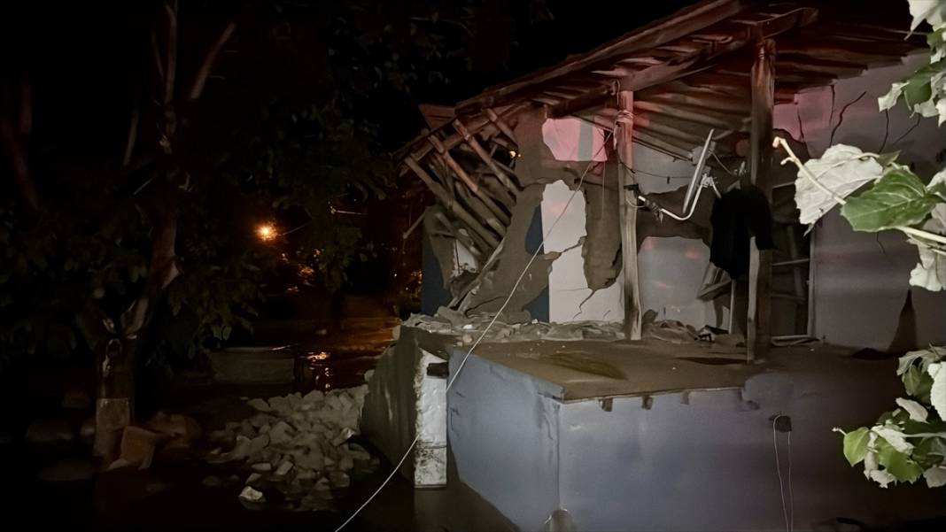 Sel felaketi yaşayan ilimizde 1 ev çöktü 5